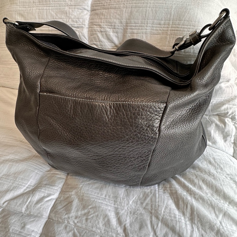 AVERIO Beautiful, soft leather, extra large, genuine leather crossbody bag!